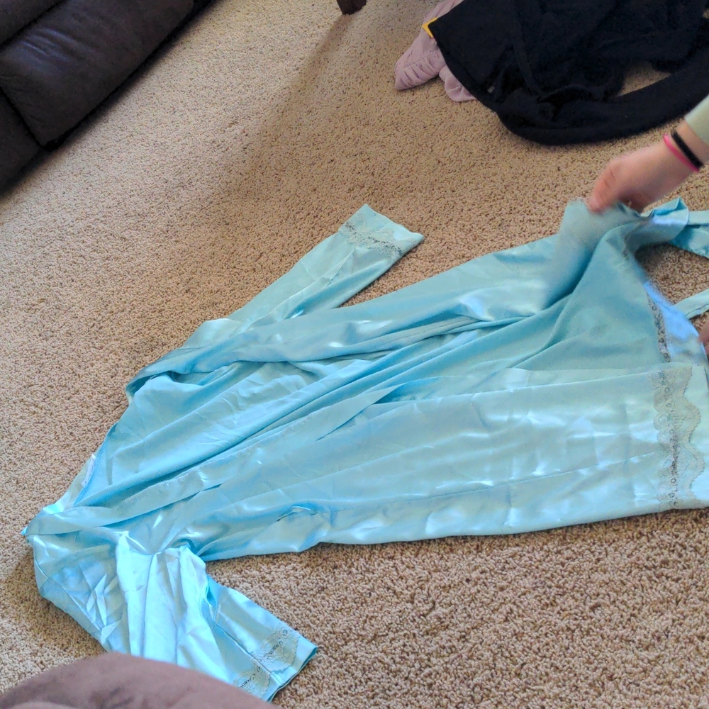 Robe with tie